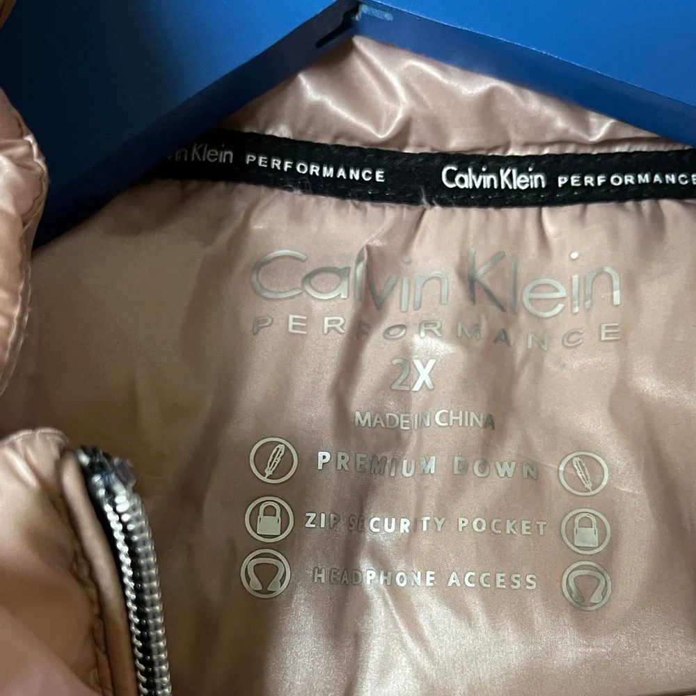 Calvin Klein Performance Quilted Vest in Metallic Pink and Black - Picture 2 of 6